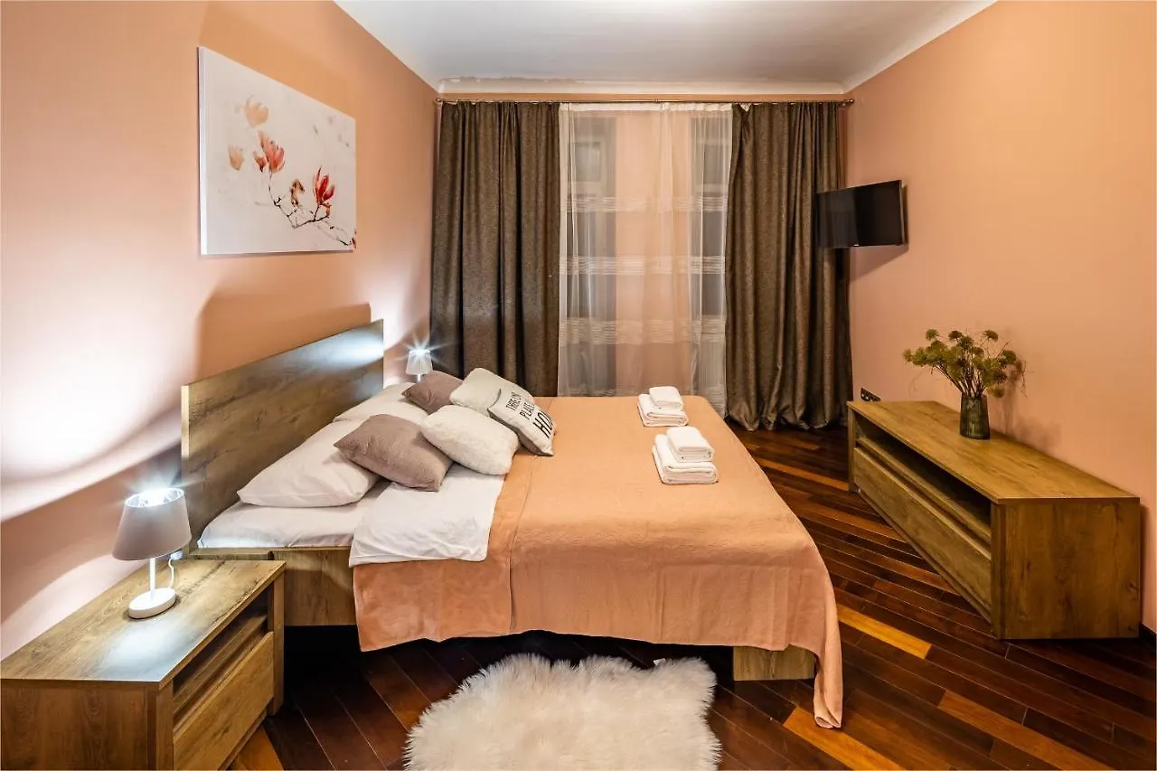 The Main Square! 2 Separated Bedrooms, Balcony Leopoli 0*,  Ucraina
